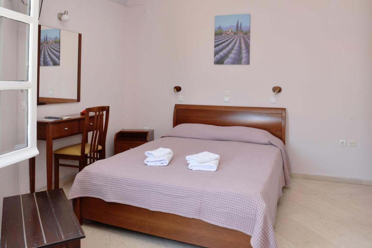 Hotel Villa Plaza Spetses Town Екстер'єр фото