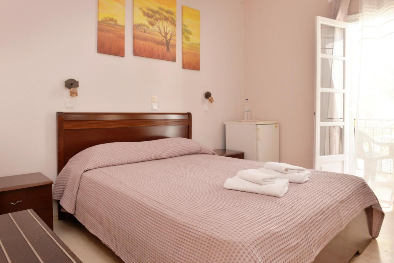 Hotel Villa Plaza Spetses Town Екстер'єр фото