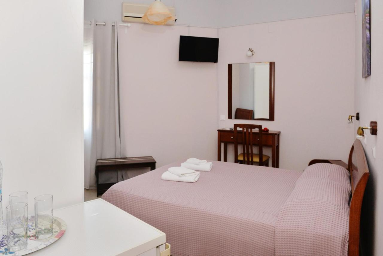 Hotel Villa Plaza Spetses Town Екстер'єр фото